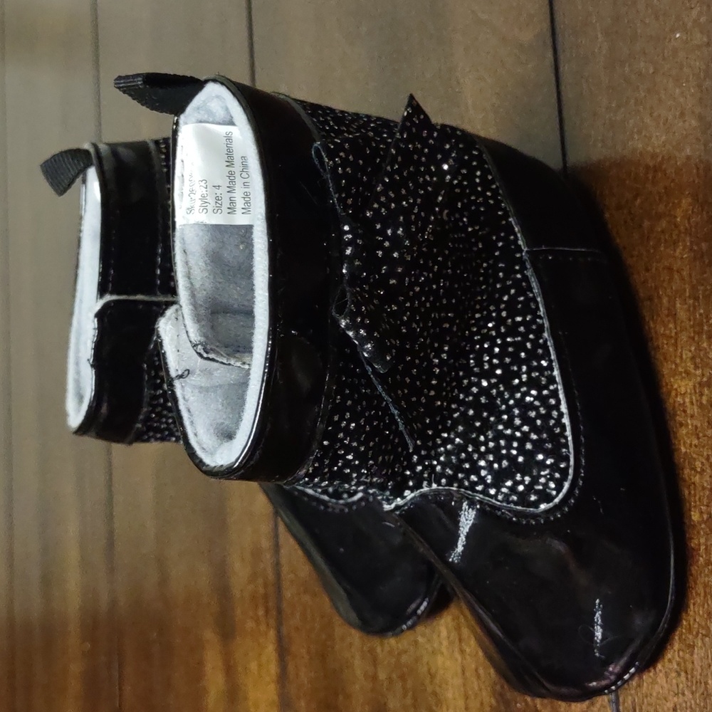 Little girls boots size 4